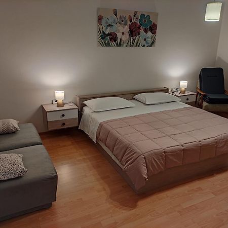 Apartment Landeka Примоштен Экстерьер фото